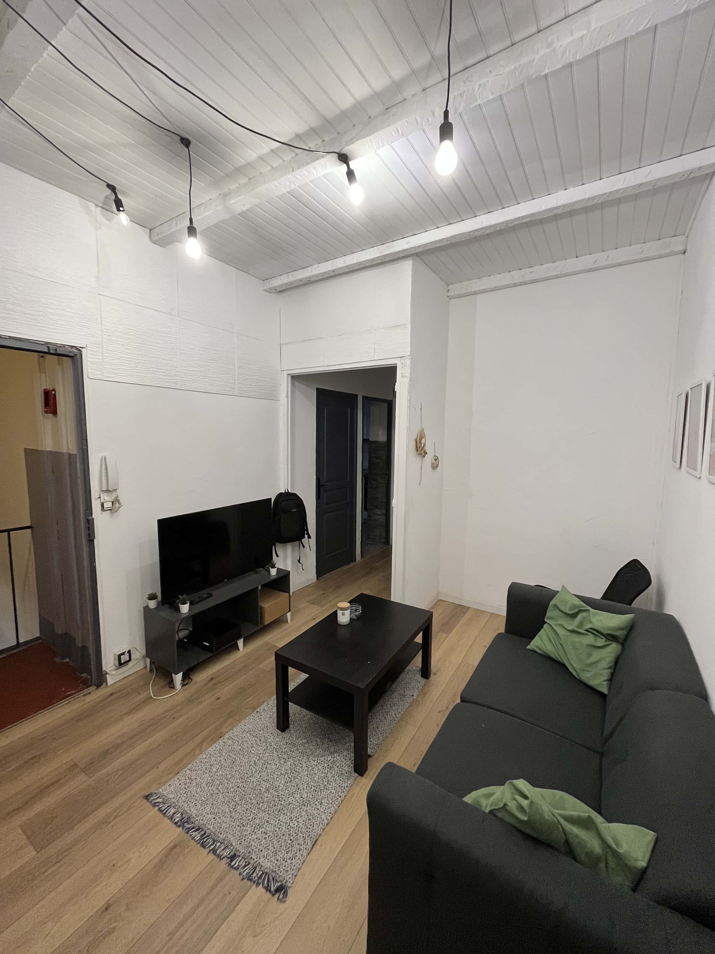 Room In Impasse Jean De Savignac, Marseille For 58 M² With 3 Bedrooms - 1