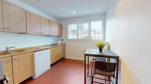 Room in Rue Robert, Lyon for 104 m² with 5 bedrooms