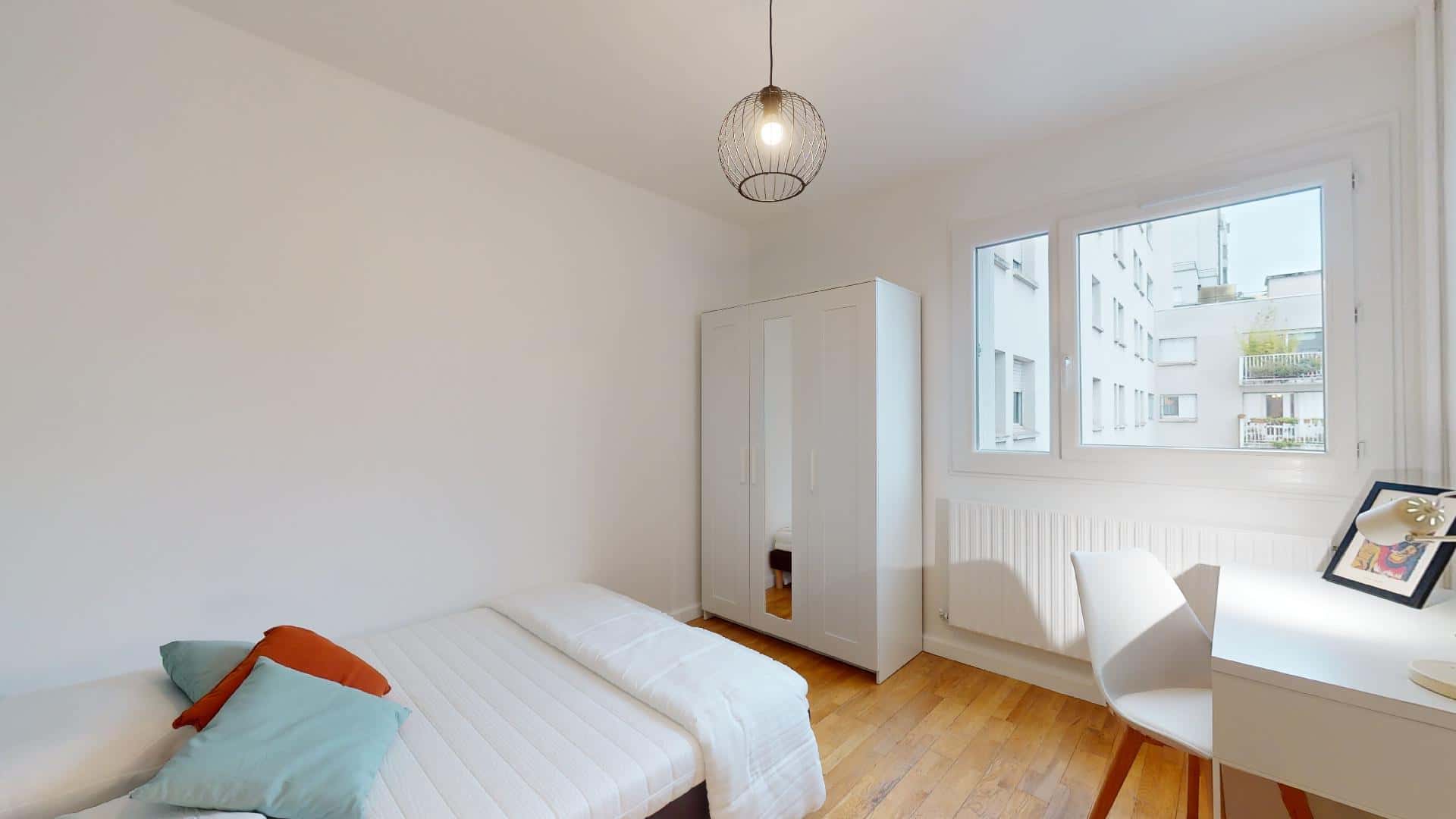 Room In Rue Robert, Lyon For 104 M² With 5 Bedrooms - 1