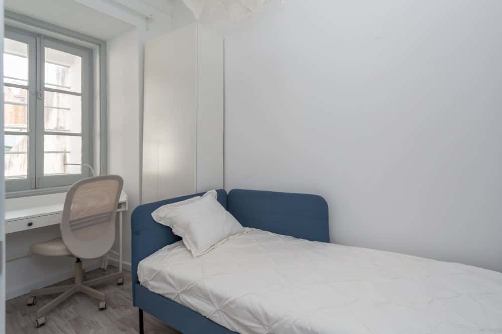 Room 2 - Rua Do Desterro 9 3 - 1