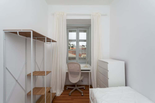 Room 6 - Rua do Desterro 9 3