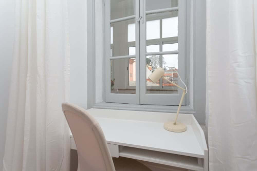 Room 6 - Rua do Desterro 9 3