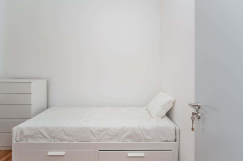 Room 6 - Rua do Desterro 9 3