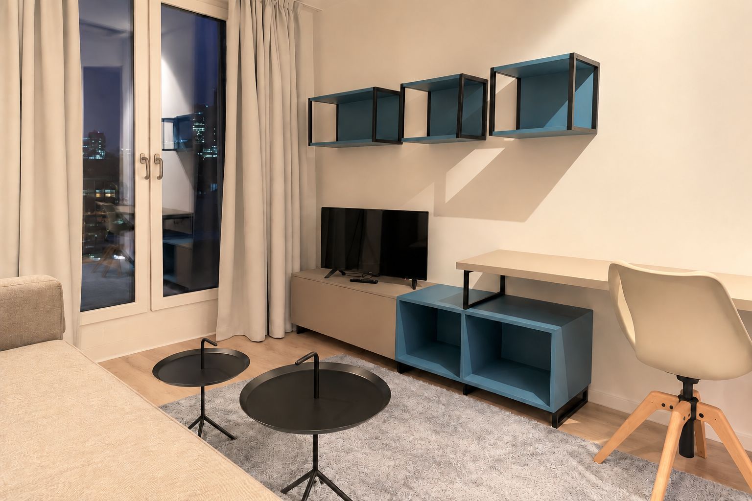 Modern Business Apartment With Private Balcony & Skyline View - 9