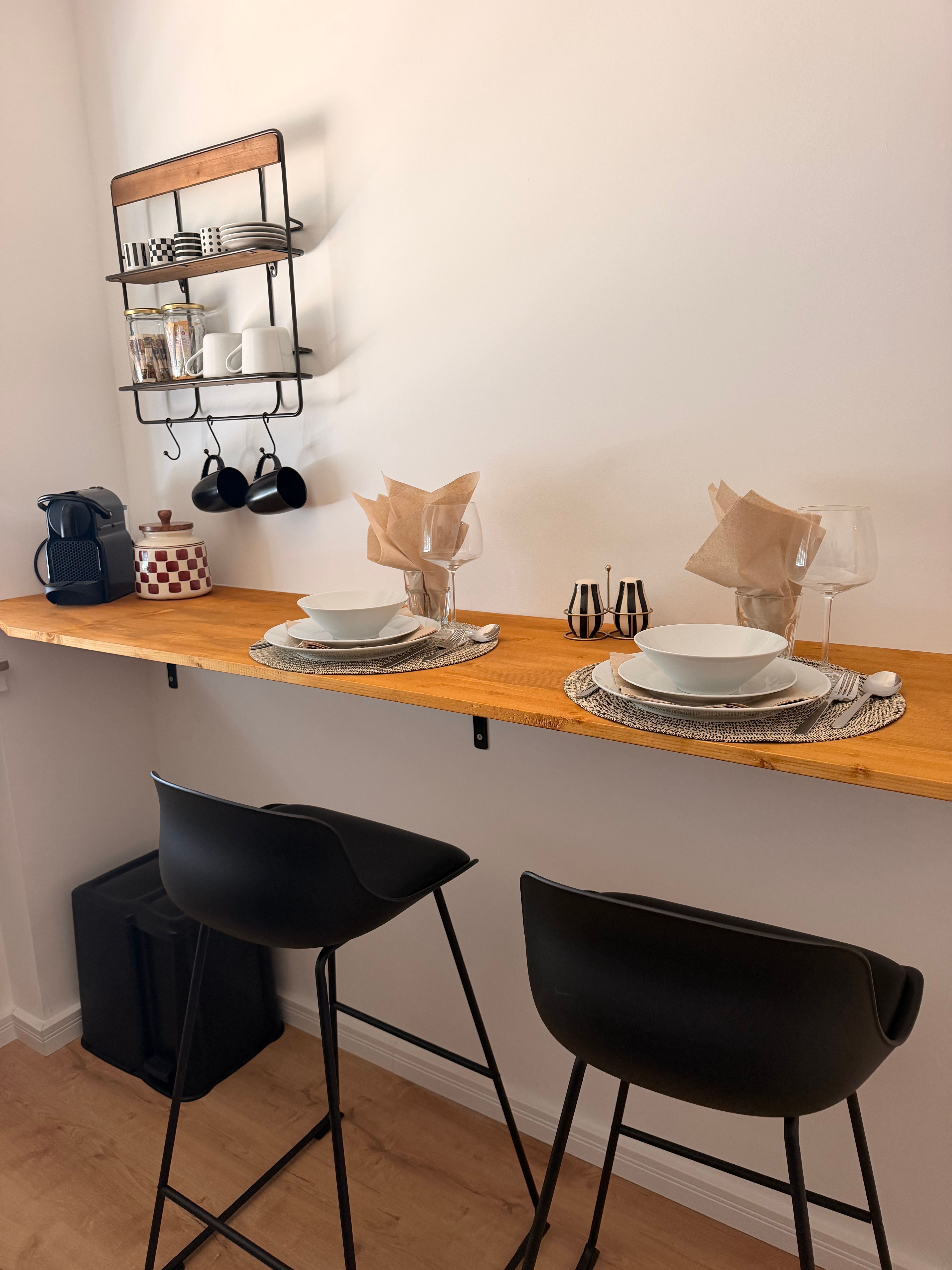 Budget Home | Stylish Apartment Near Cologne - 3