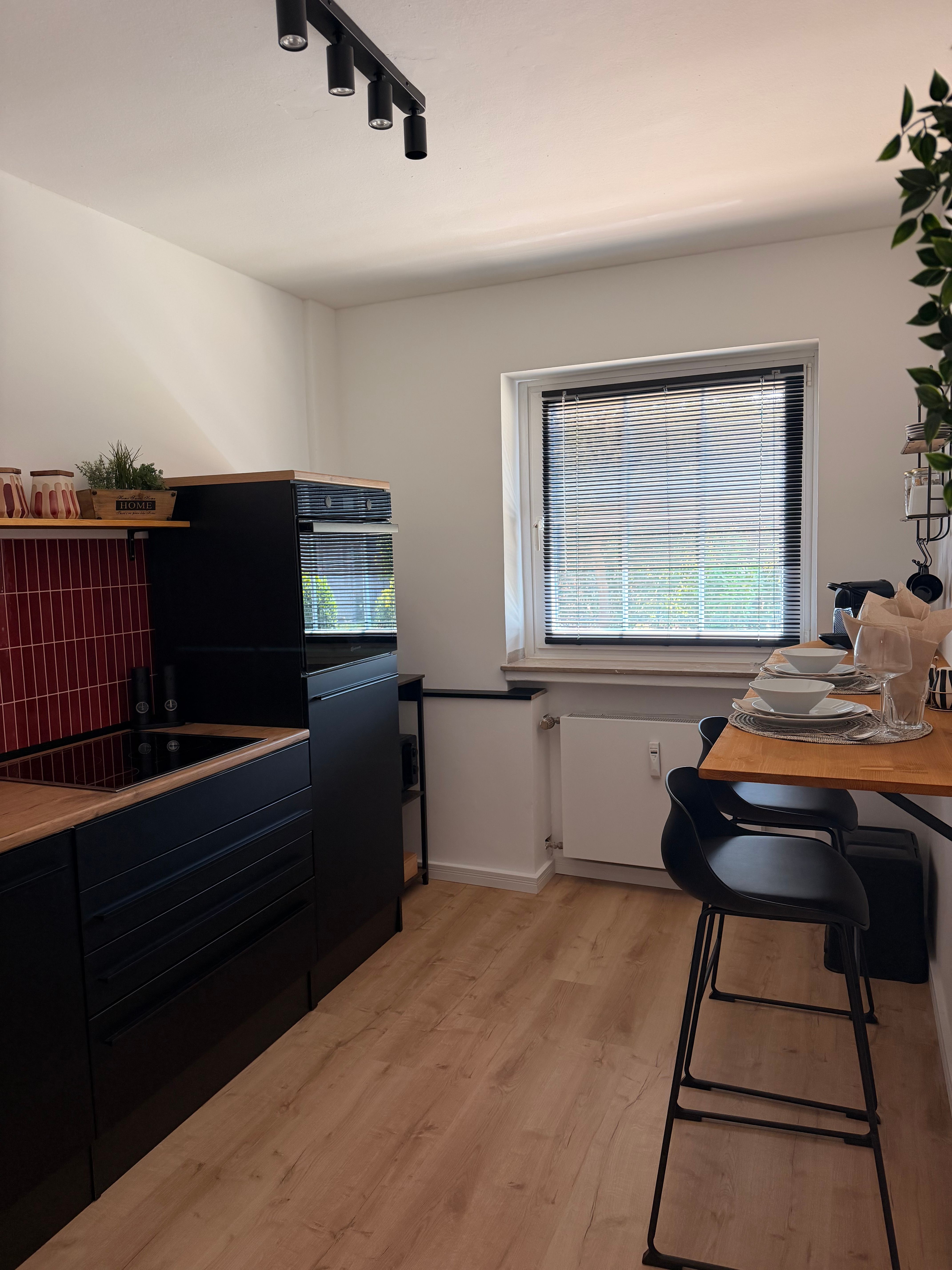 Budget Home | Stylish Apartment Near Cologne - 5