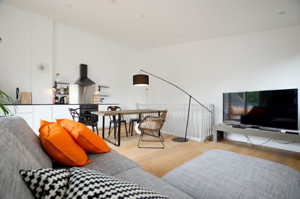 Luxuriously Appointed Period House - 21