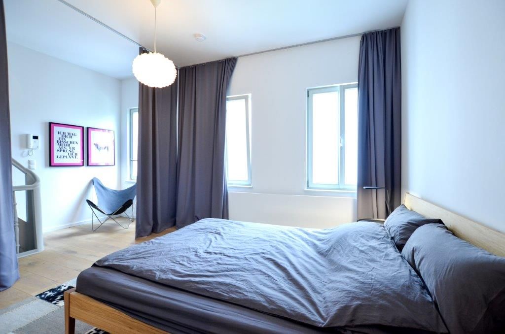 Luxuriously Appointed Period House - 11