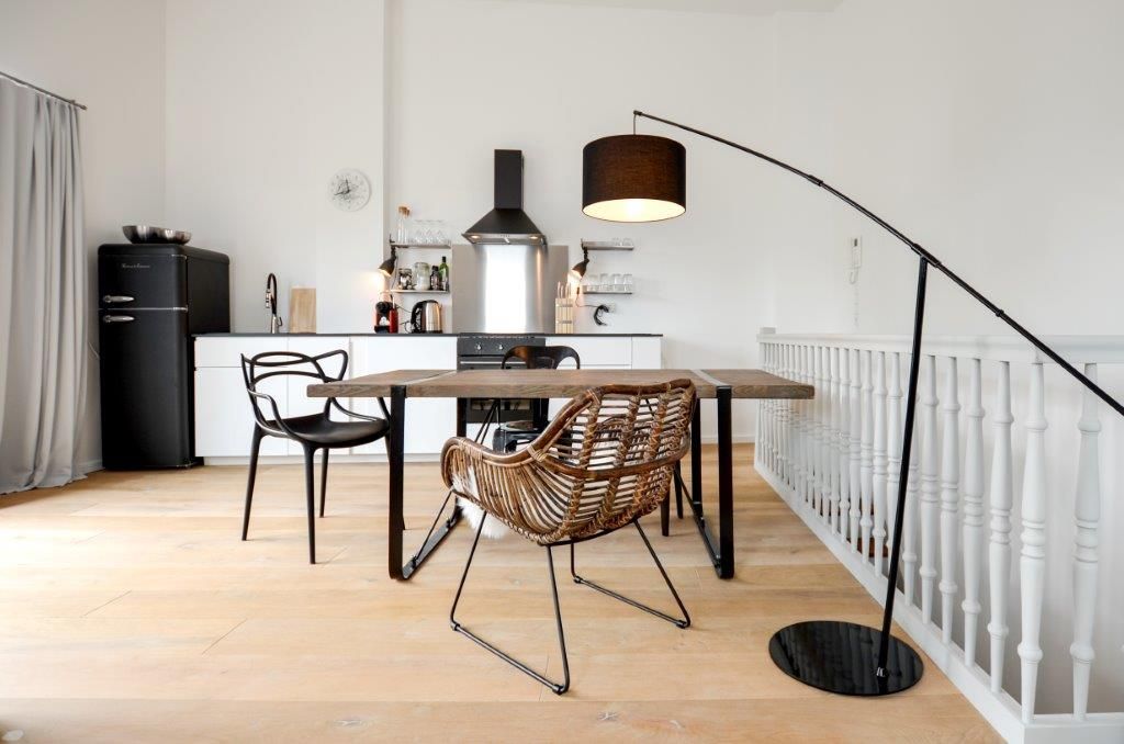 Luxuriously Appointed Period House - 17
