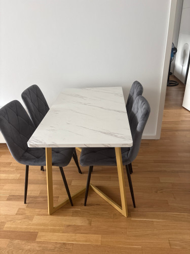 Modern Furnished 2-Room Apartment with Balcony in Frankfurt-Gallus