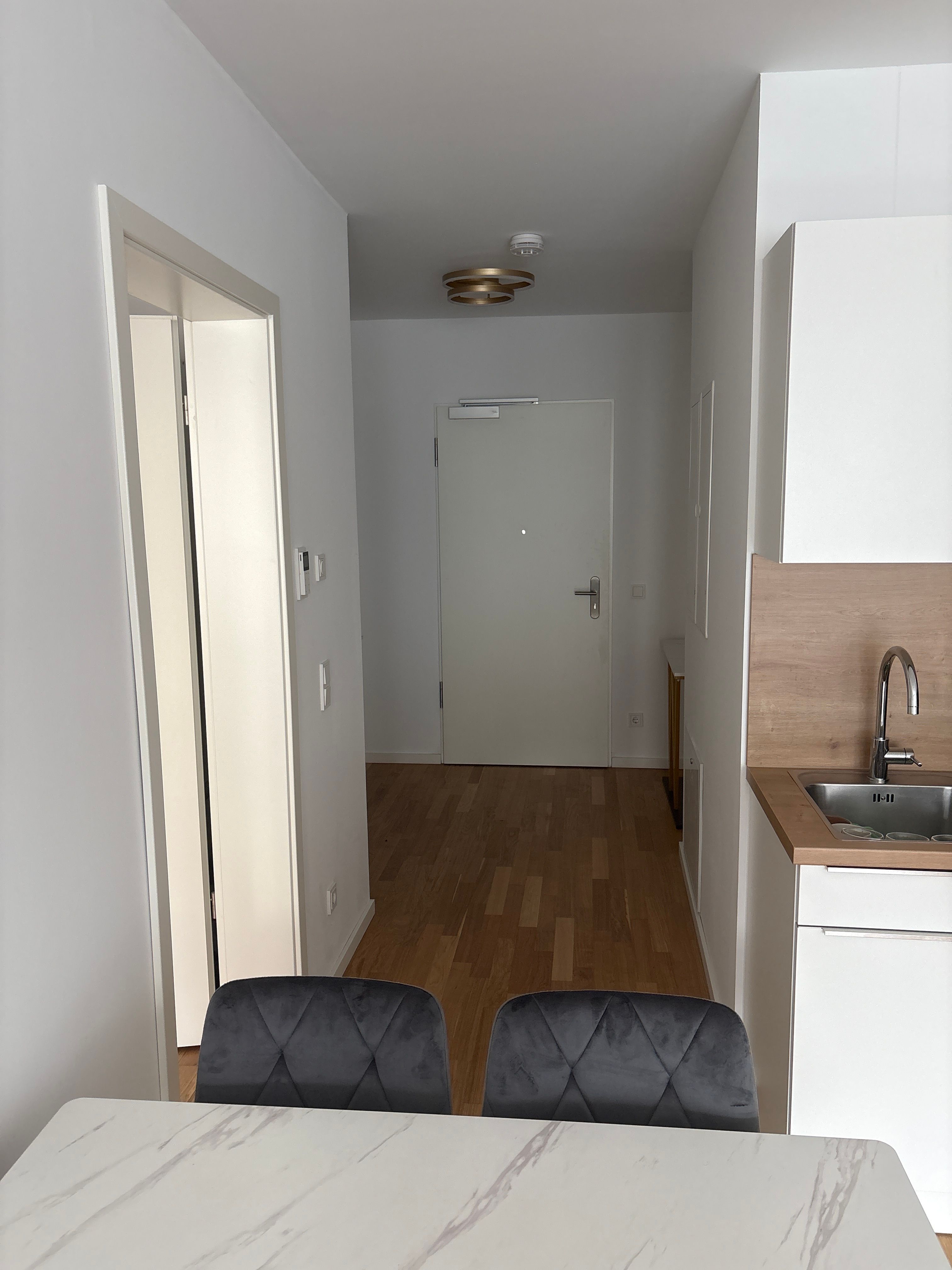Modern Furnished 2-Room Apartment With Balcony In Frankfurt-Gallus - 7