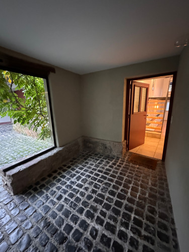 High-End Furnished Loft with Gallery, Private Garden & Carport - Gallery - 3