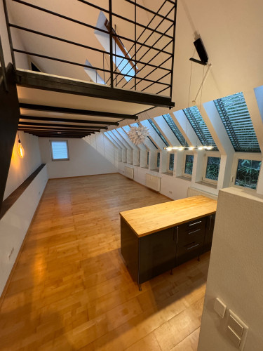 High-End Furnished Loft with Gallery, Private Garden & Carport - Gallery - 20