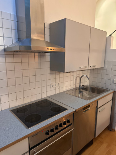 High-End Furnished Loft with Gallery, Private Garden & Carport - Gallery - 25