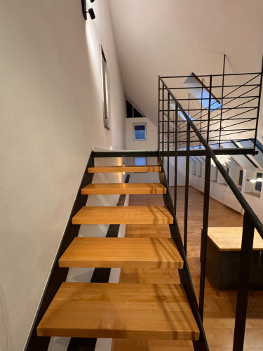 High-End Furnished Loft with Gallery, Private Garden & Carport - Gallery - 30