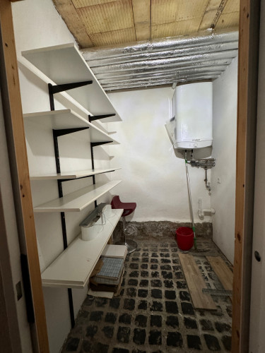High-End Furnished Loft with Gallery, Private Garden & Carport - Gallery - 12