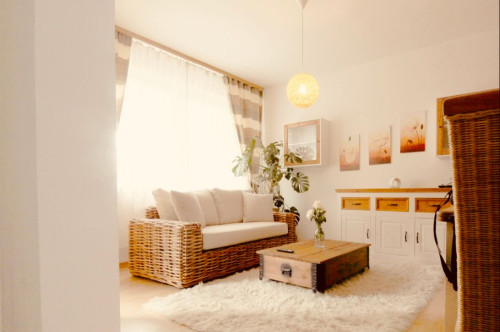 Stylish Business Apartment in Dresden | Balcony, Private Parking & Excellent Connections