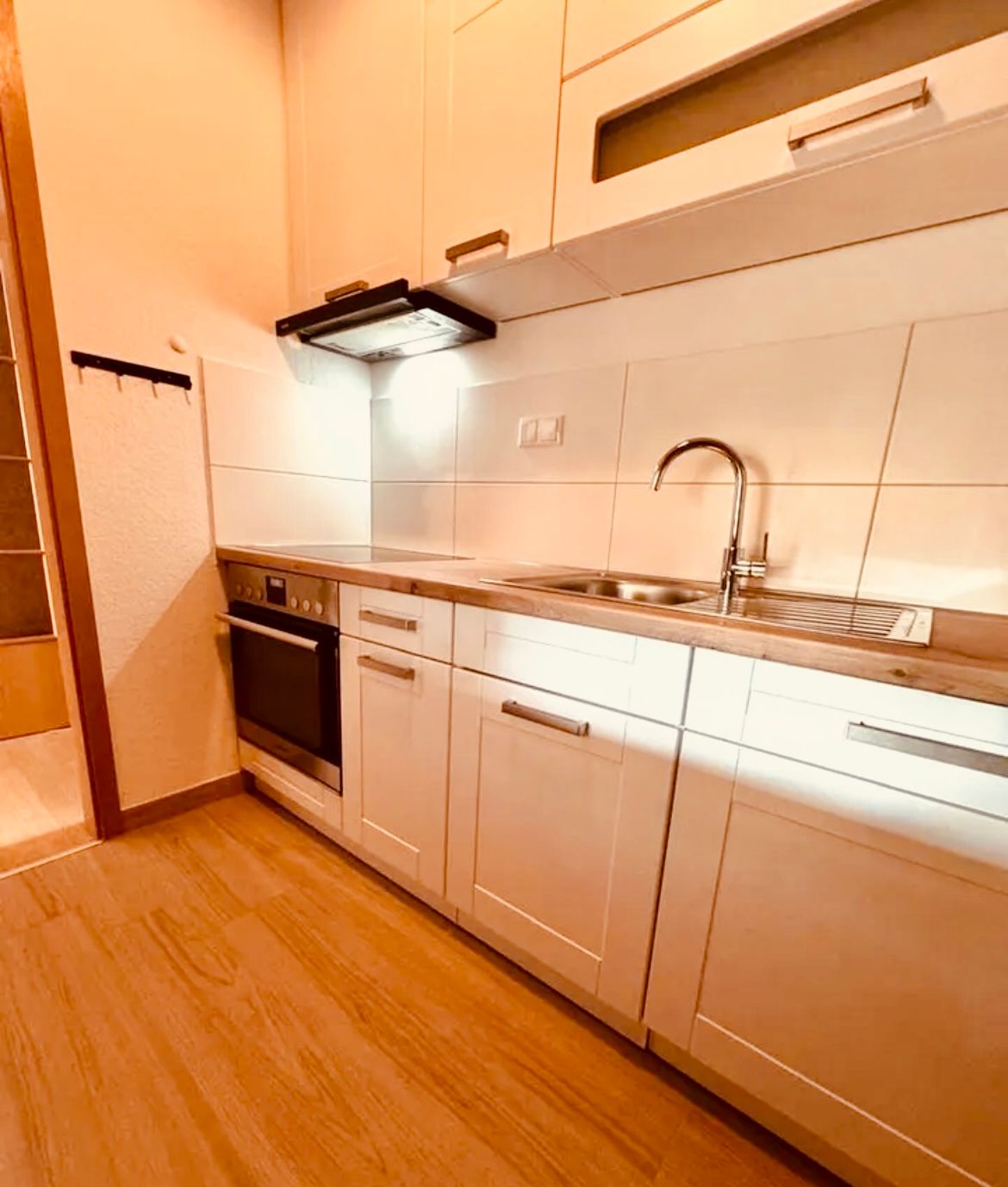 Stylish Business Apartment In Dresden | Balcony, Private Parking & Excellent Connections - 5