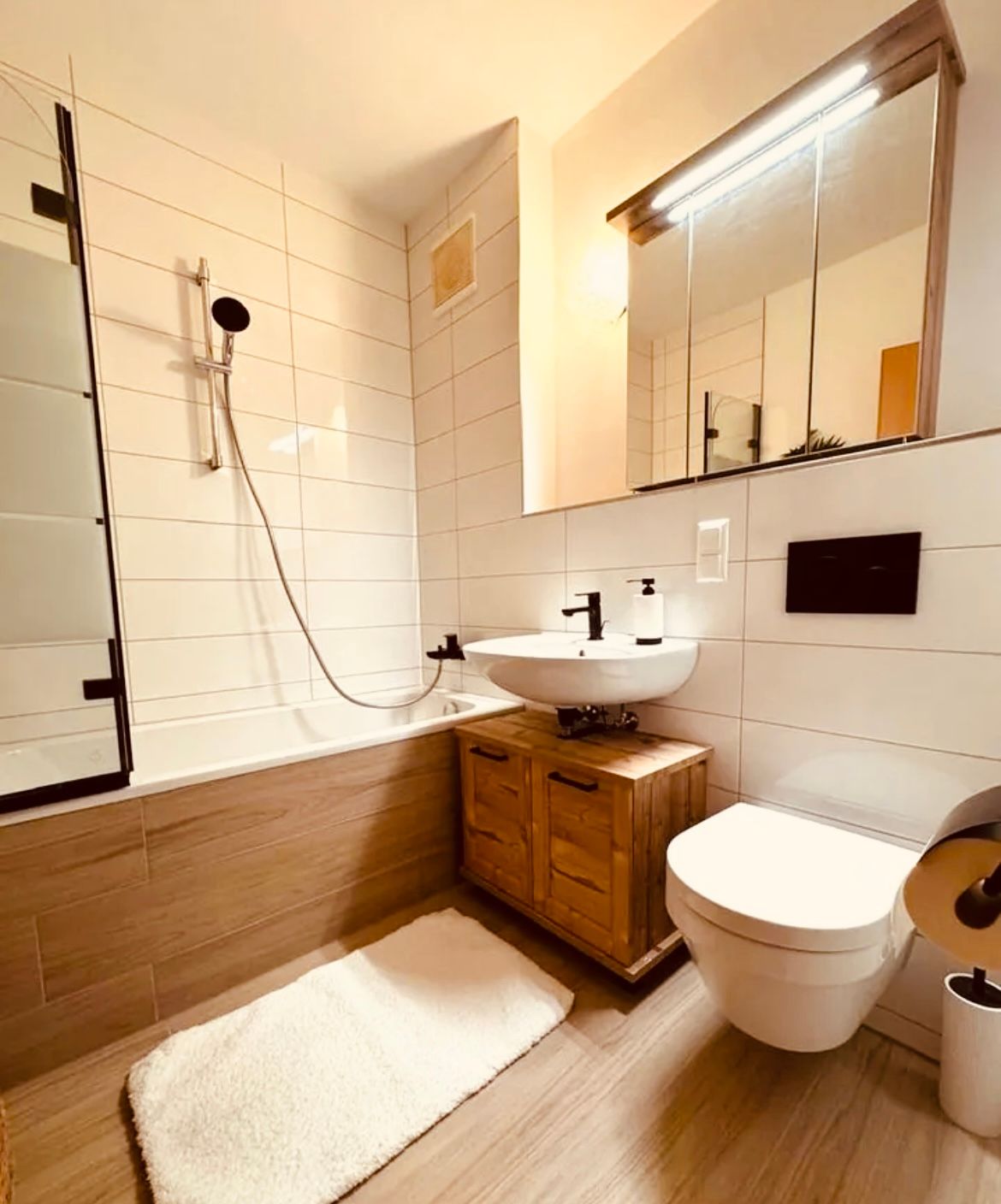 Stylish Business Apartment In Dresden | Balcony, Private Parking & Excellent Connections - 2