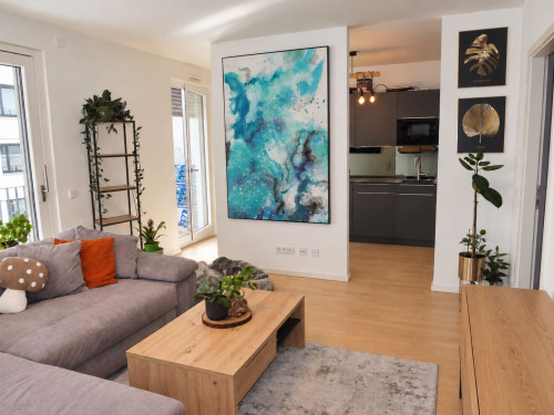 Modern, fully furnished 70 sqm apartment with a large terrace
