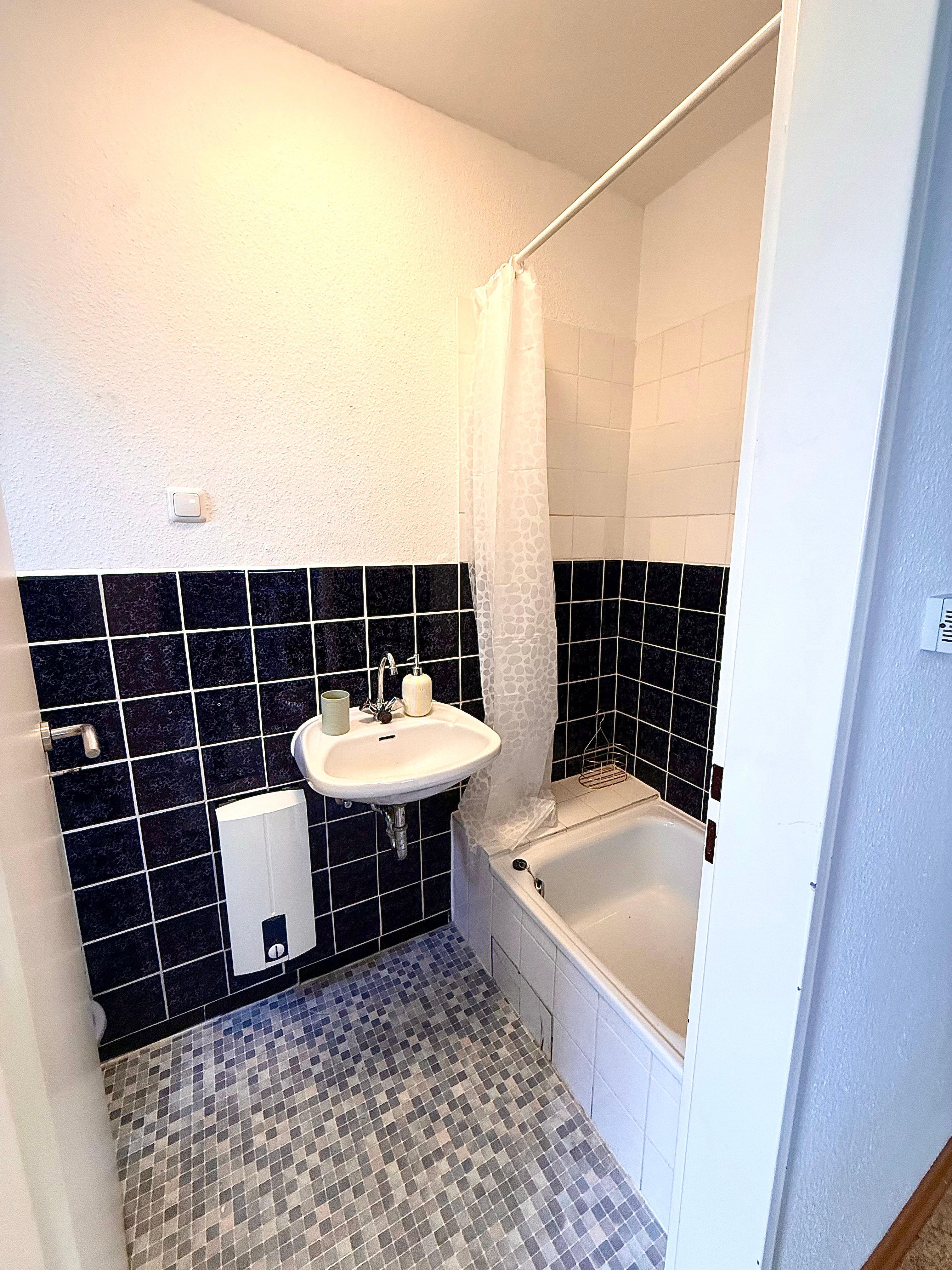 Spacious And Comfortable Suite - 1
