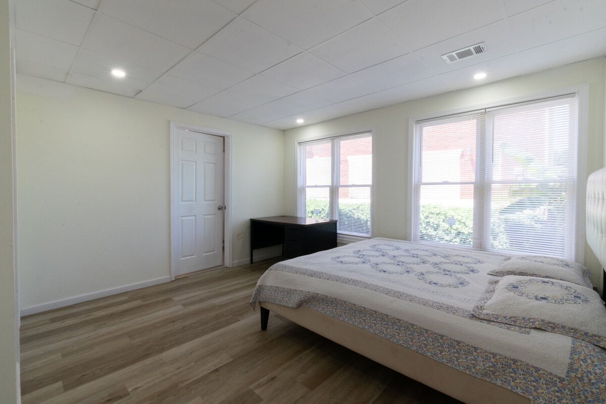 Cozy Basement Bedroom(Single Bed) - 1