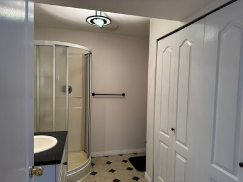 cozy and big room near costco. - Gallery - 2