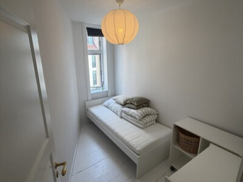 Room close to centre and airport