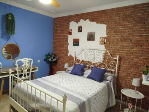 Spacious room in the center - Gallery - 3