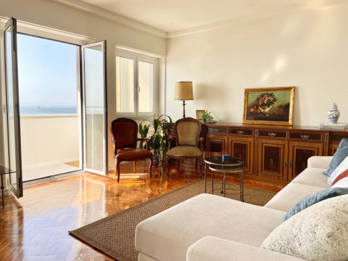 Spacious Apartment in Rua da Bica do Sapato, Lisboa for 100 m² with 2 bedrooms