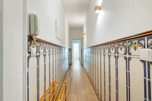 Spacious Apartment in Rua dos Sapadores, Lisboa for 105 m² with 2 bedrooms - Gallery - 2
