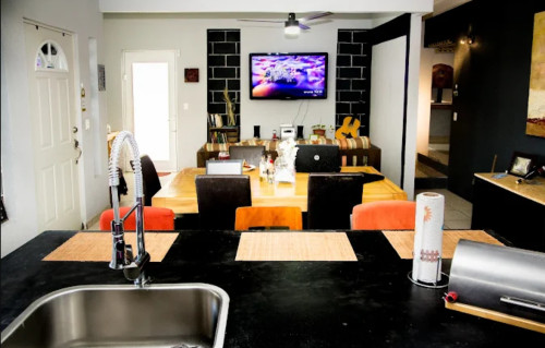 Sunny Modern House w/ Coworking + Private Garden
