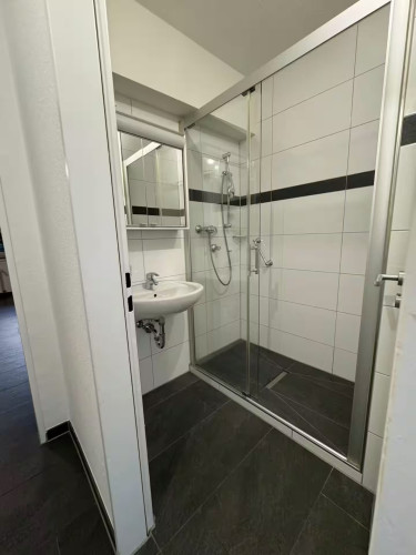 Modern Apartment | Sleeps 4, Parking - Gallery - 8