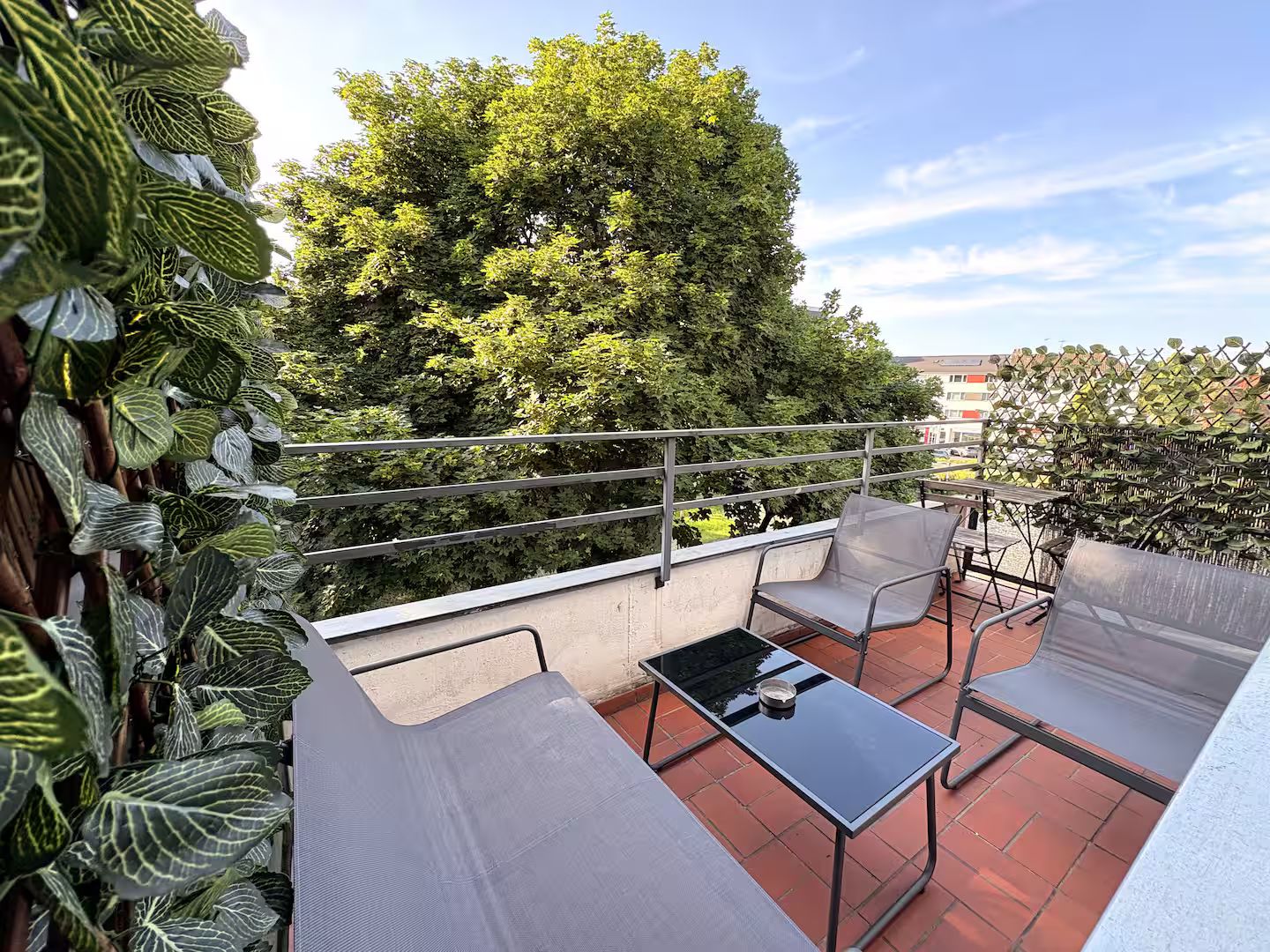 Modern Apartment | Sleeps 4, Parking - 1