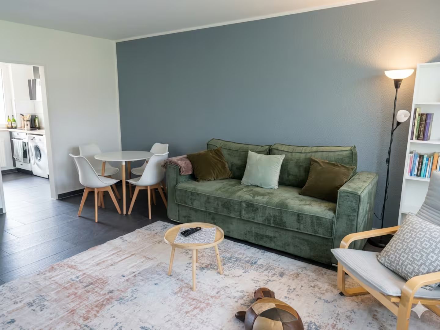 Modern Apartment | Sleeps 4, Parking - 8