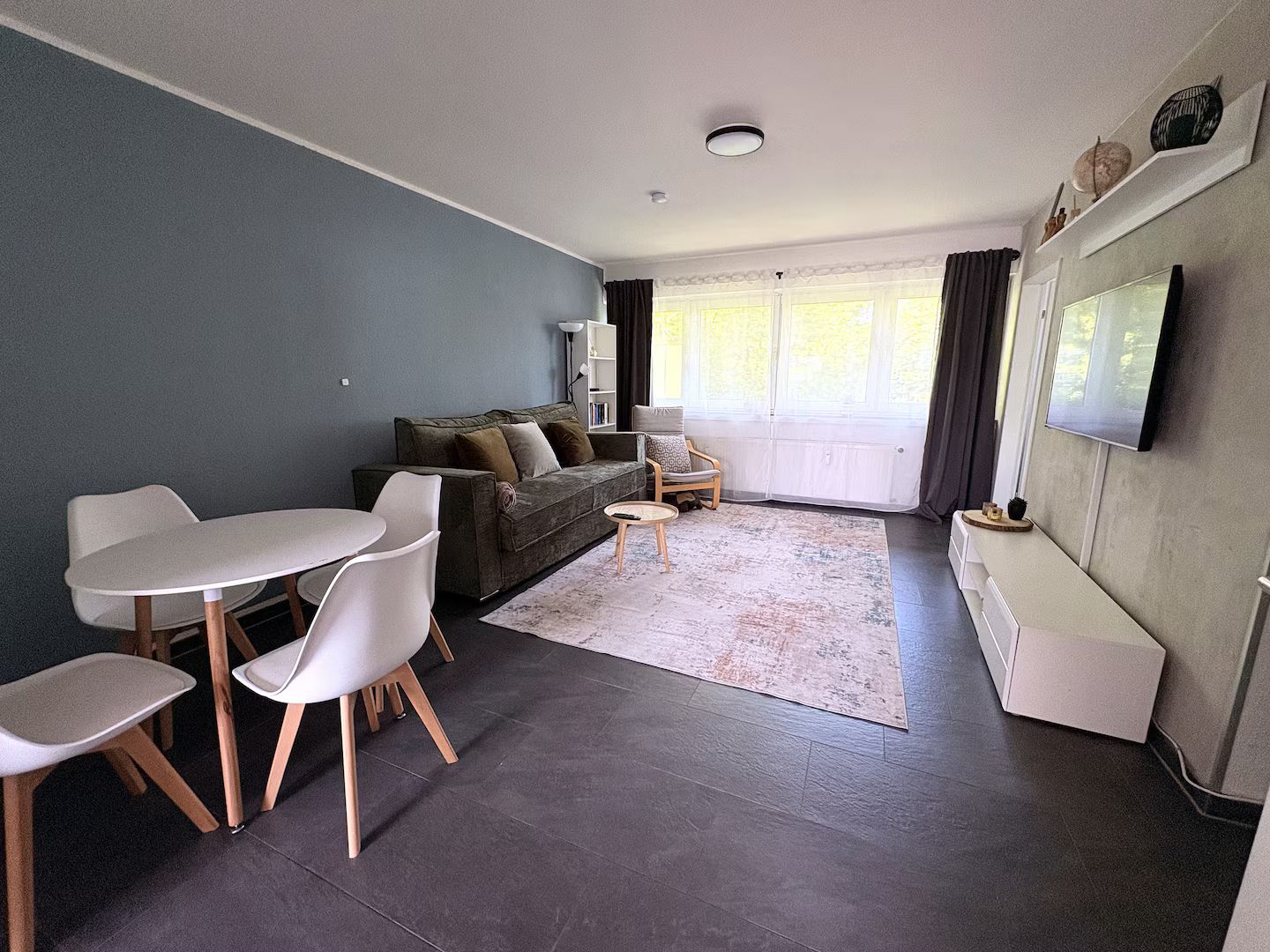 Modern Apartment | Sleeps 4, Parking - 7