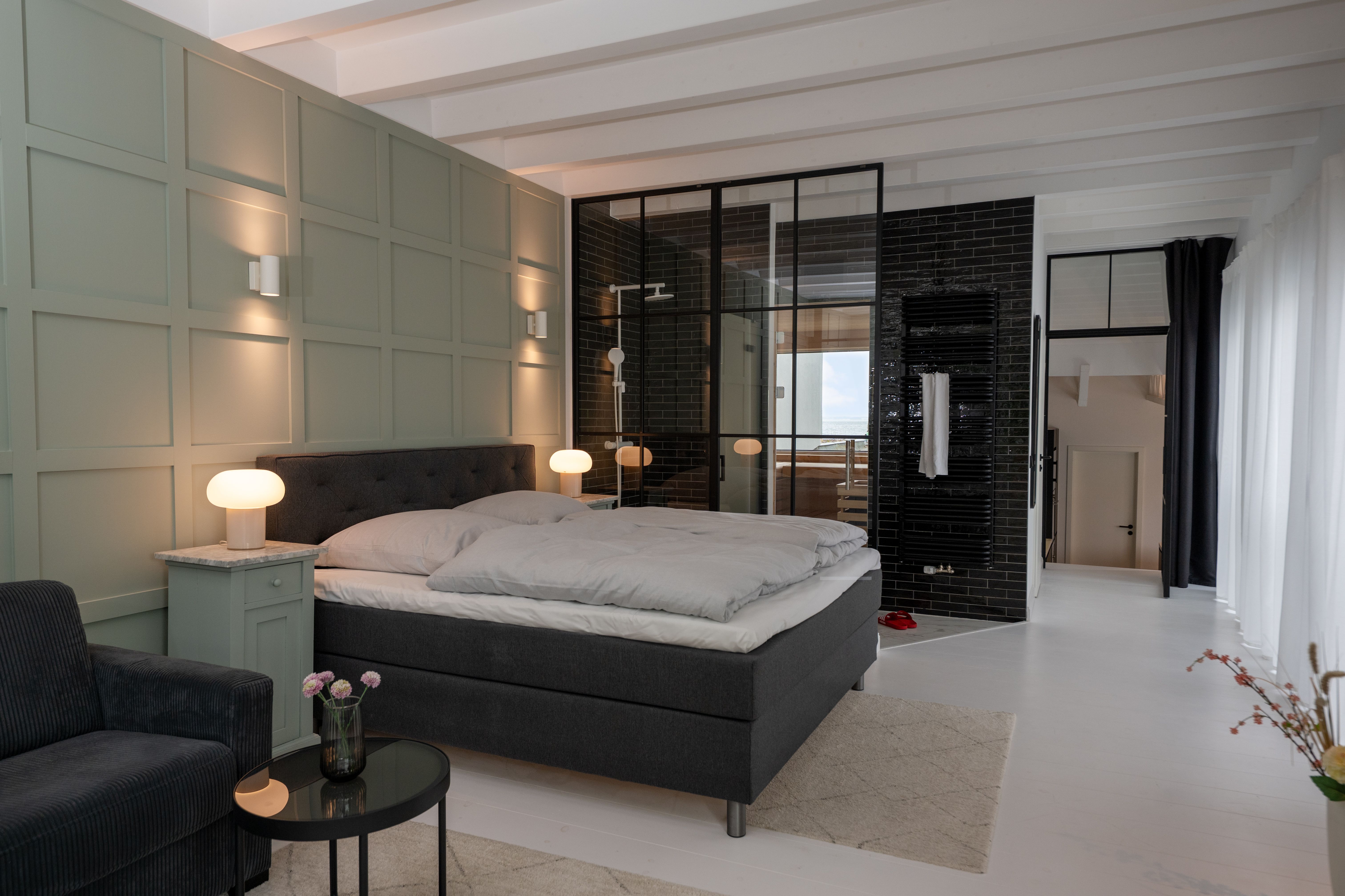 Beachfront Loft-Style Design Apartment With Sauna - 3