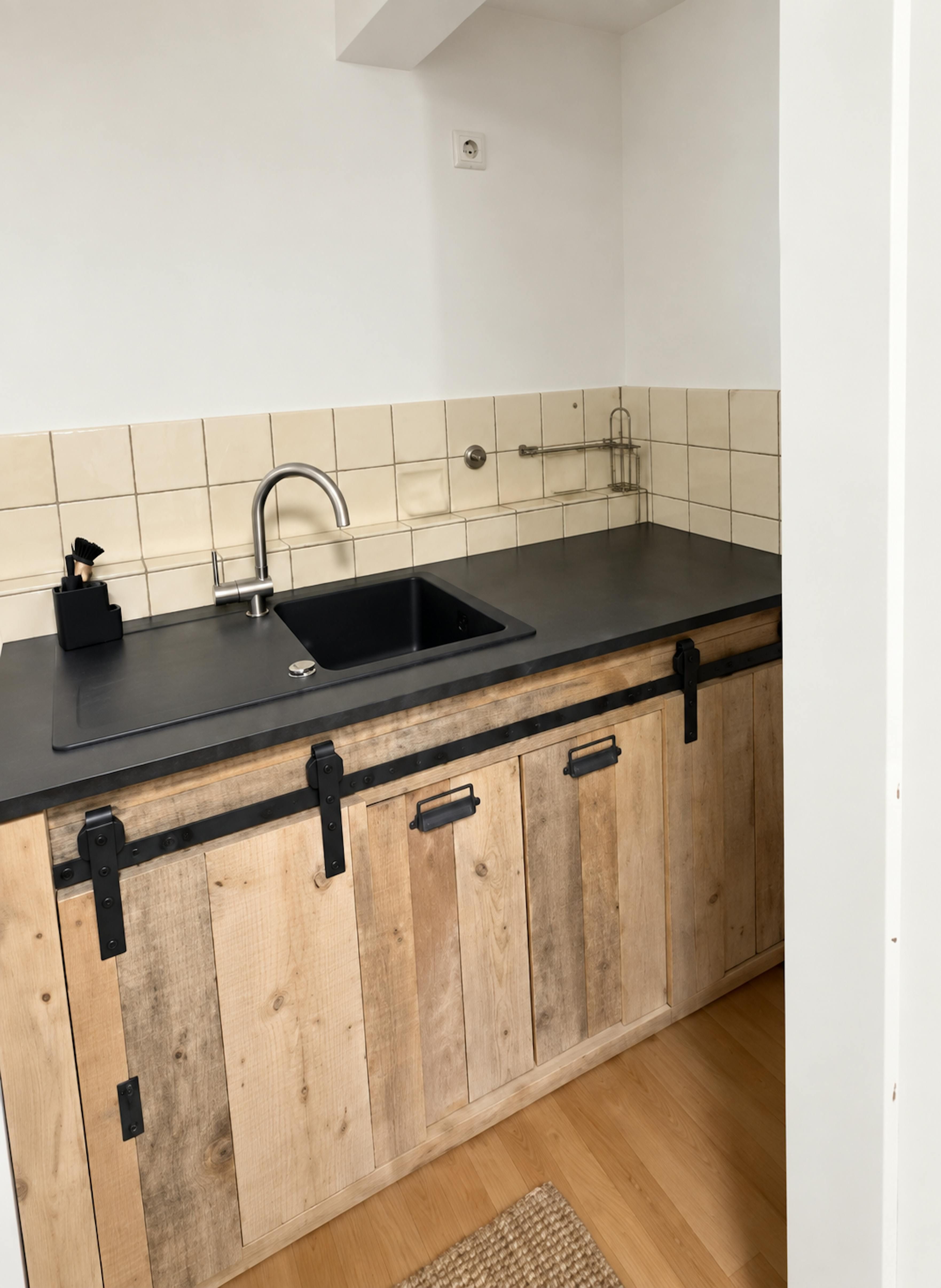 Spacious 5-Bedroom Apartment In Central Frankfurt | Zeil - 8