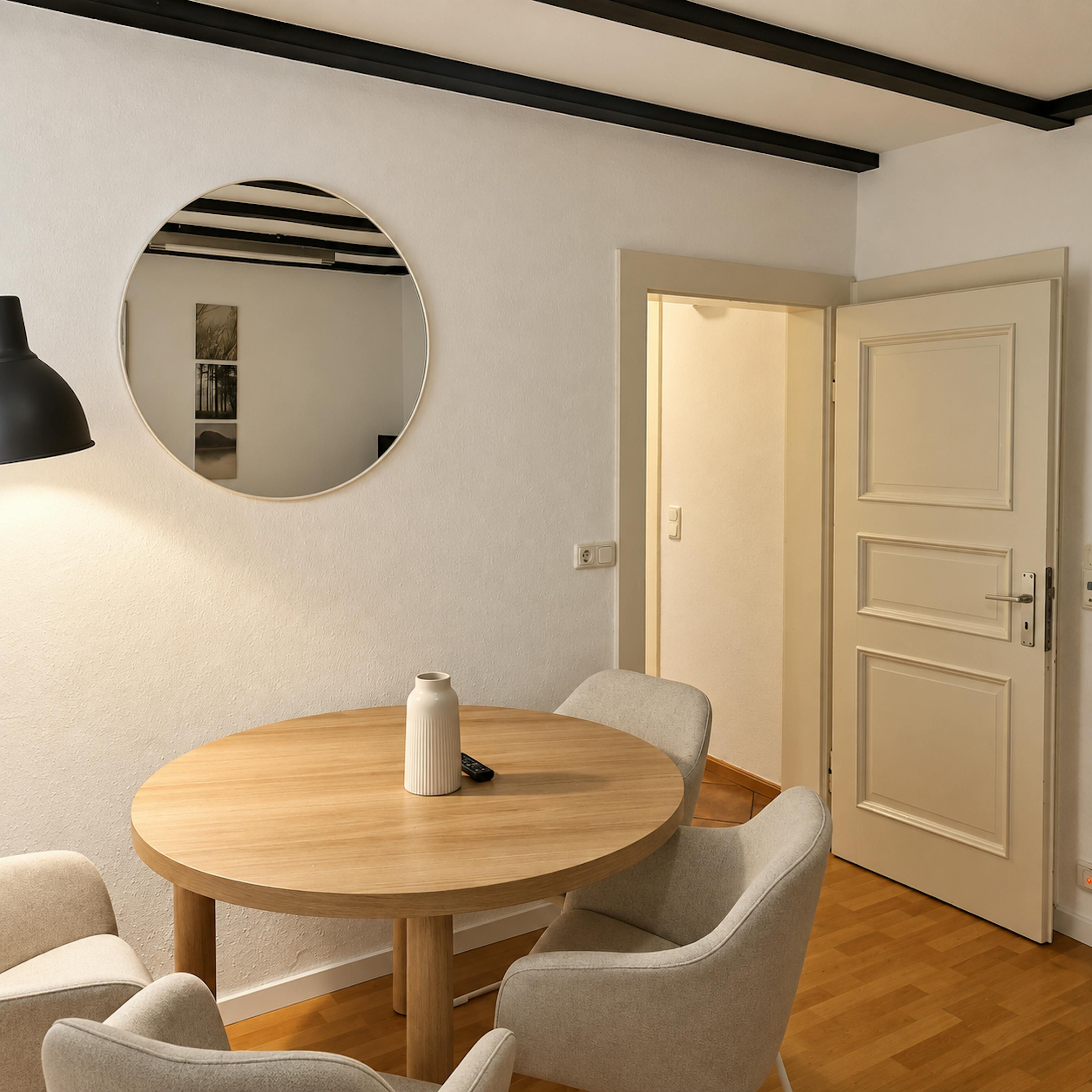 Spacious 5-Bedroom Apartment In Central Frankfurt | Zeil - 25