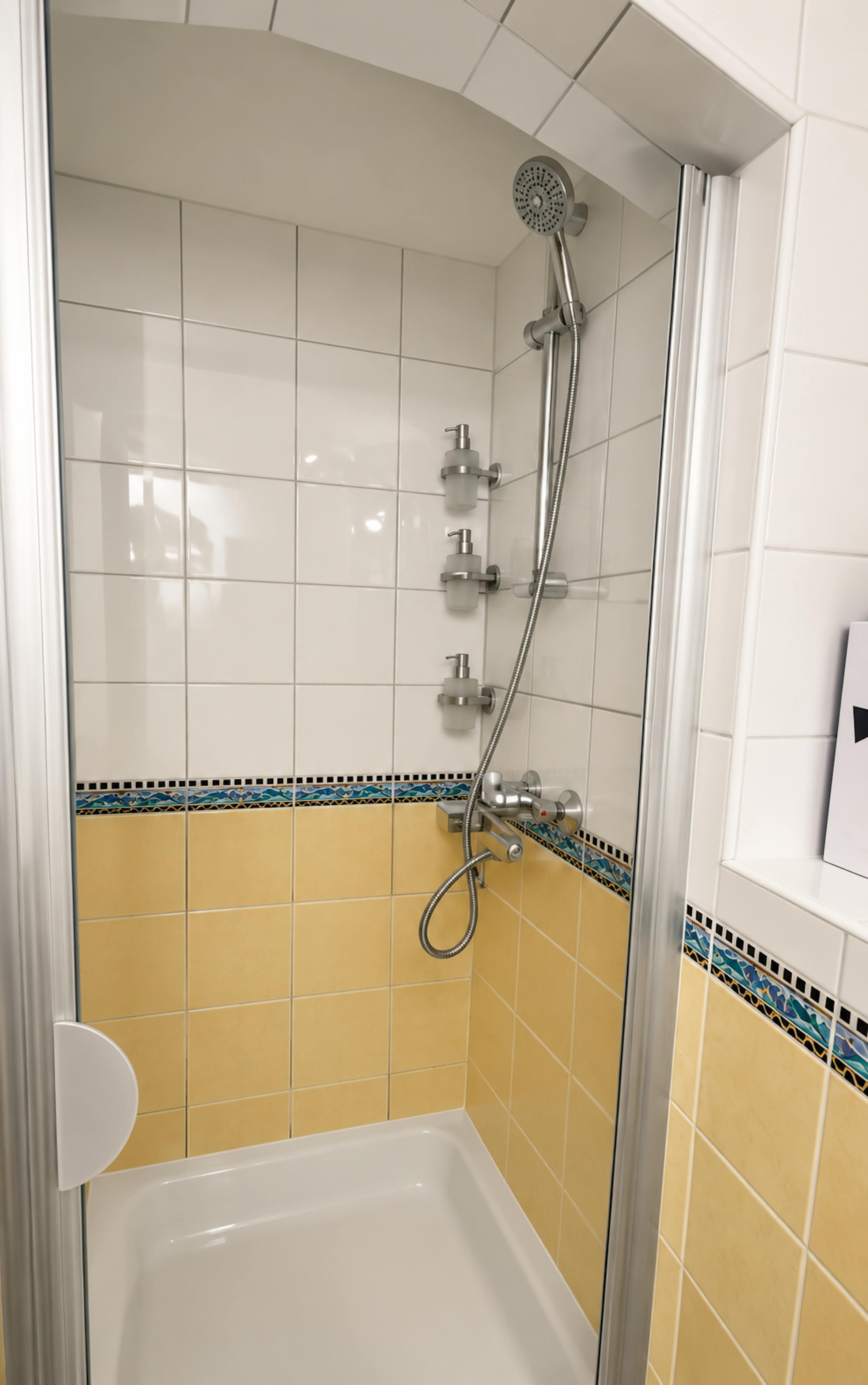 Spacious 5-Bedroom Apartment In Central Frankfurt | Zeil - 2