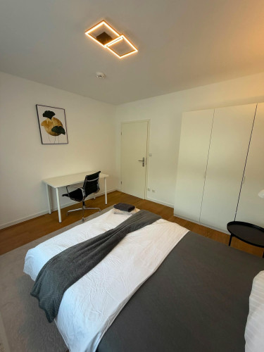 Spacious 4-Bedroom Apartment in Central Frankfurt | Zeil - Gallery - 17