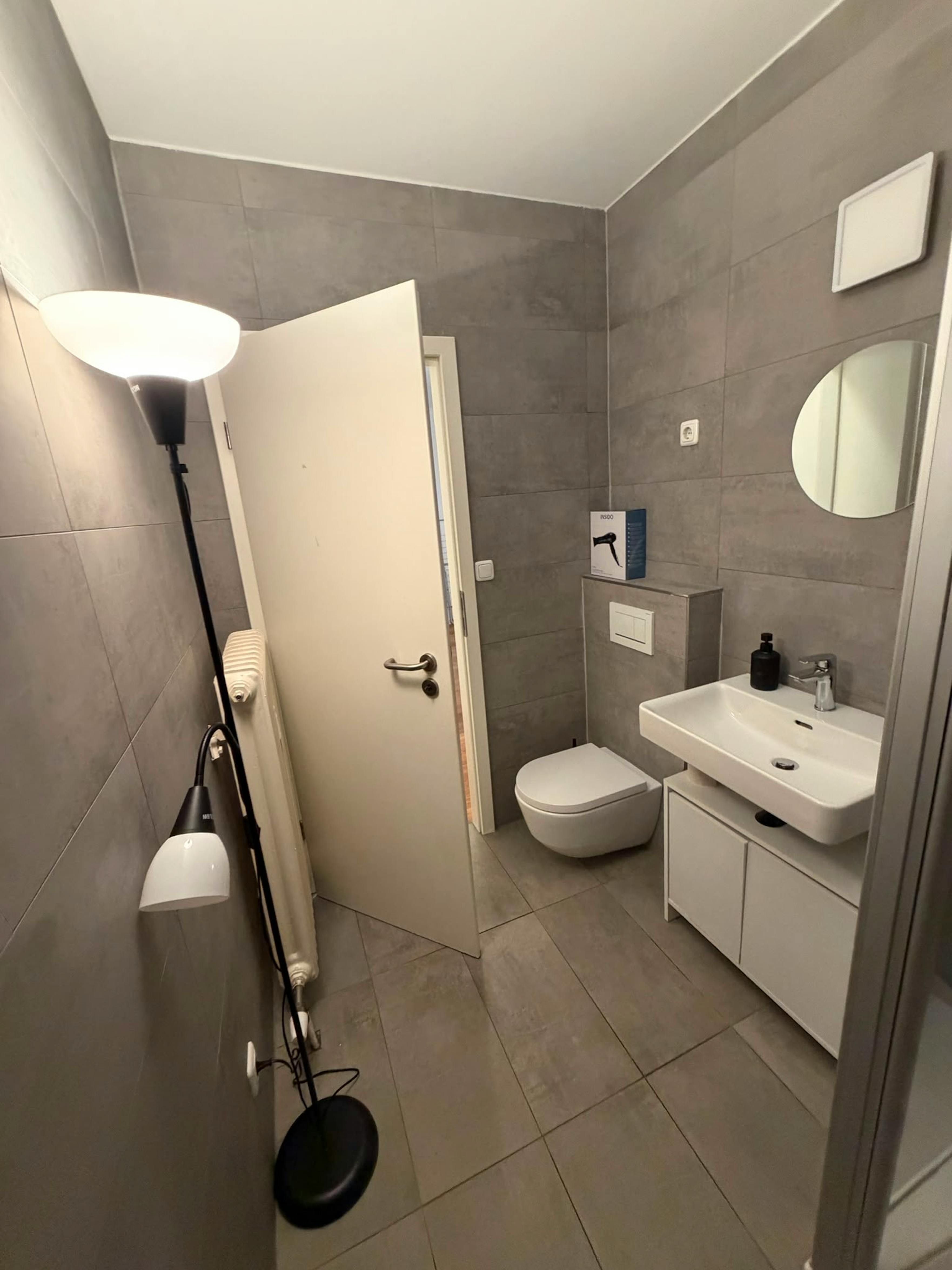 Spacious 4-Bedroom Apartment In Central Frankfurt | Zeil - 7