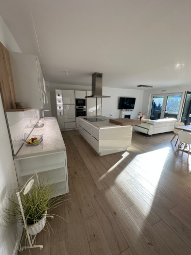 Prestigious Designer Apartment with private city garden next to Unikliniken