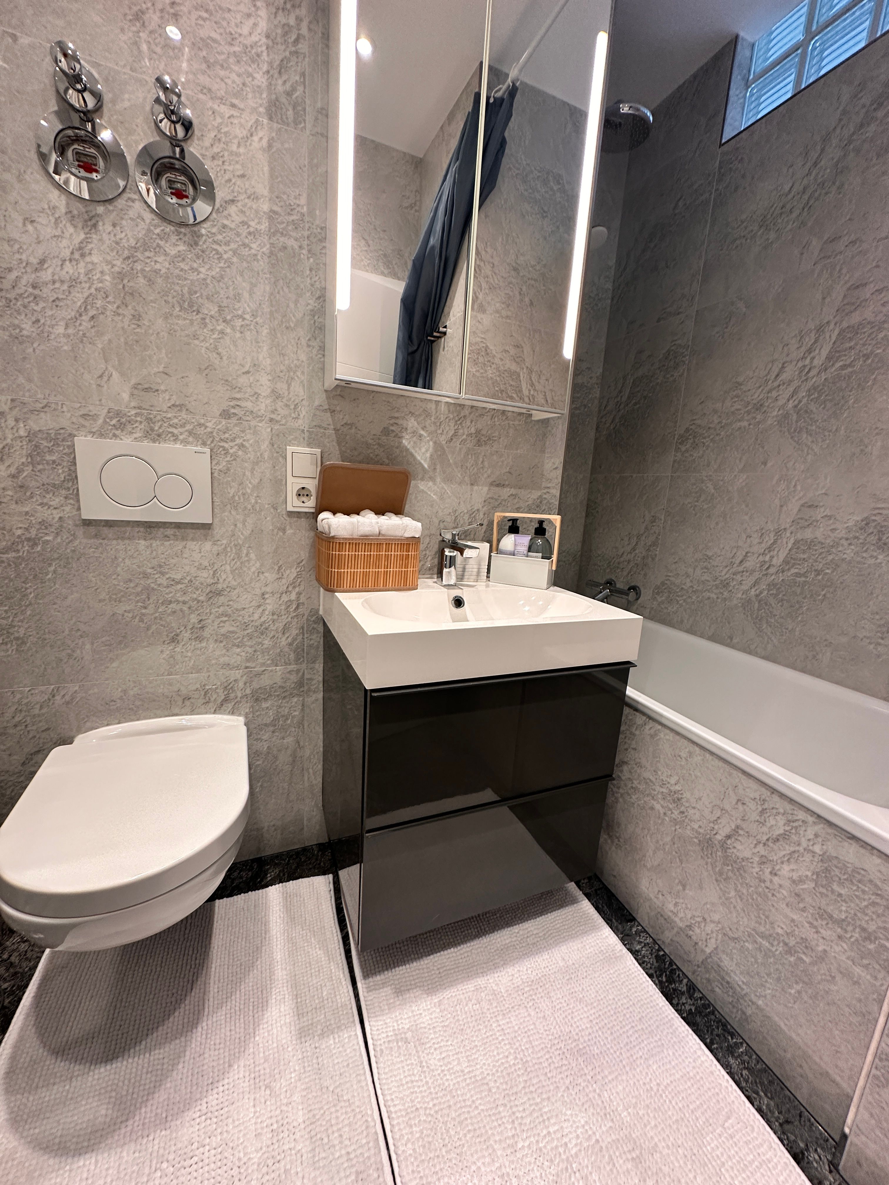 Charming Apartment Directly On The Saar – With Castle View - 5