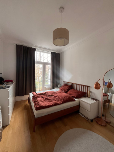 Sublet 01.27 - 04.27: Furnished 2-room old building apartment in Düsseldorf
