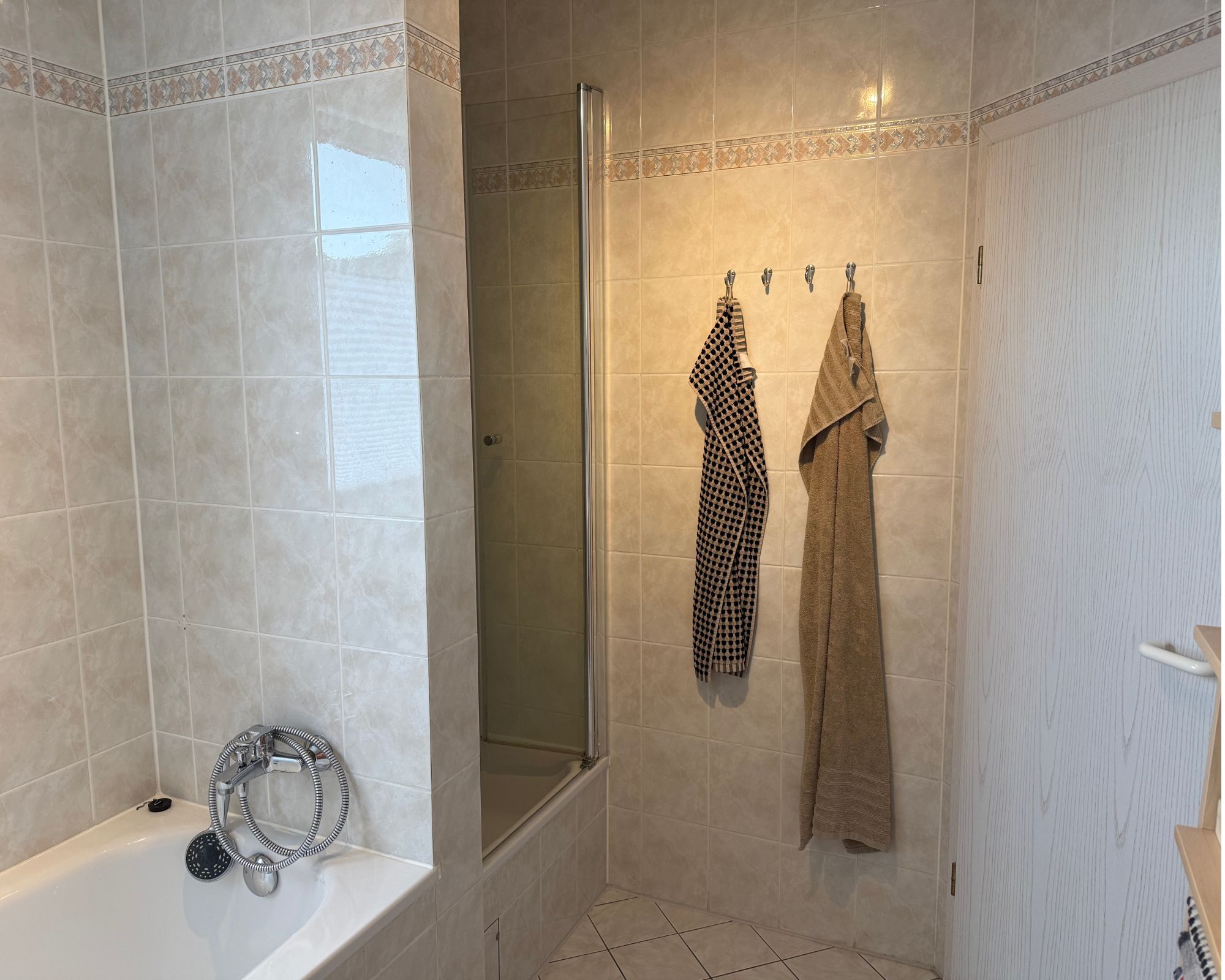 Cologne By Day, Nature By Night – Fully Furnished 2.5-Room Apartment With Balcony And Underground Pa - 9