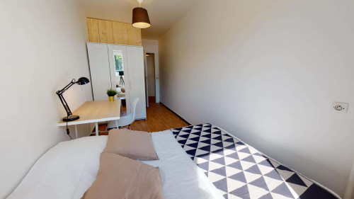 Room in Rue Lamothe, Lyon for 82 m² with 5 bedrooms - Gallery - 4