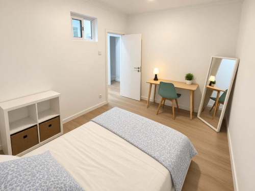 Bedroom in a 4-bedroom apartment in Rua Francisco Rodrigues Lobo, Lisbon - Room 3 - Gallery - 2