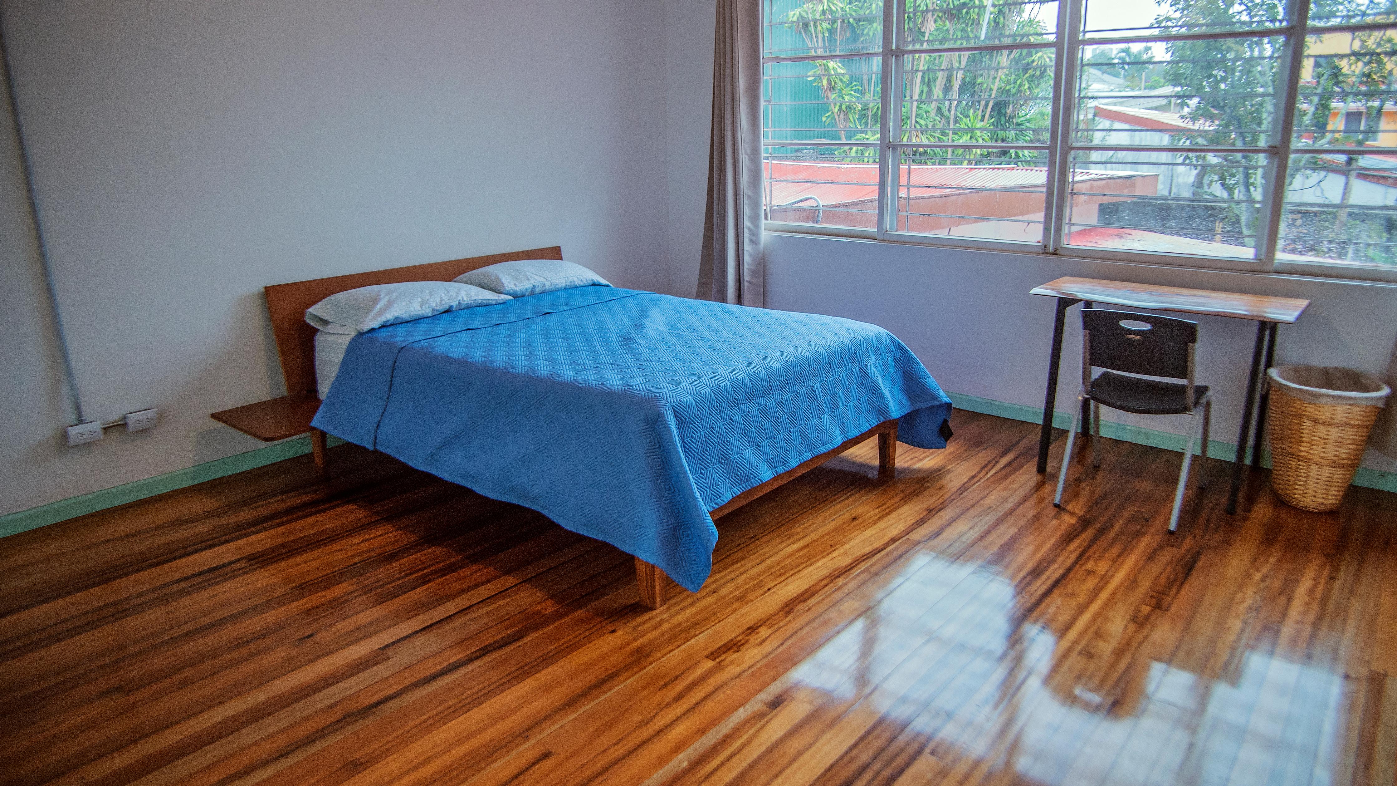 Premium Ensuite - Colorful Styled House w/ Terrace + Garden - Gallery - 4