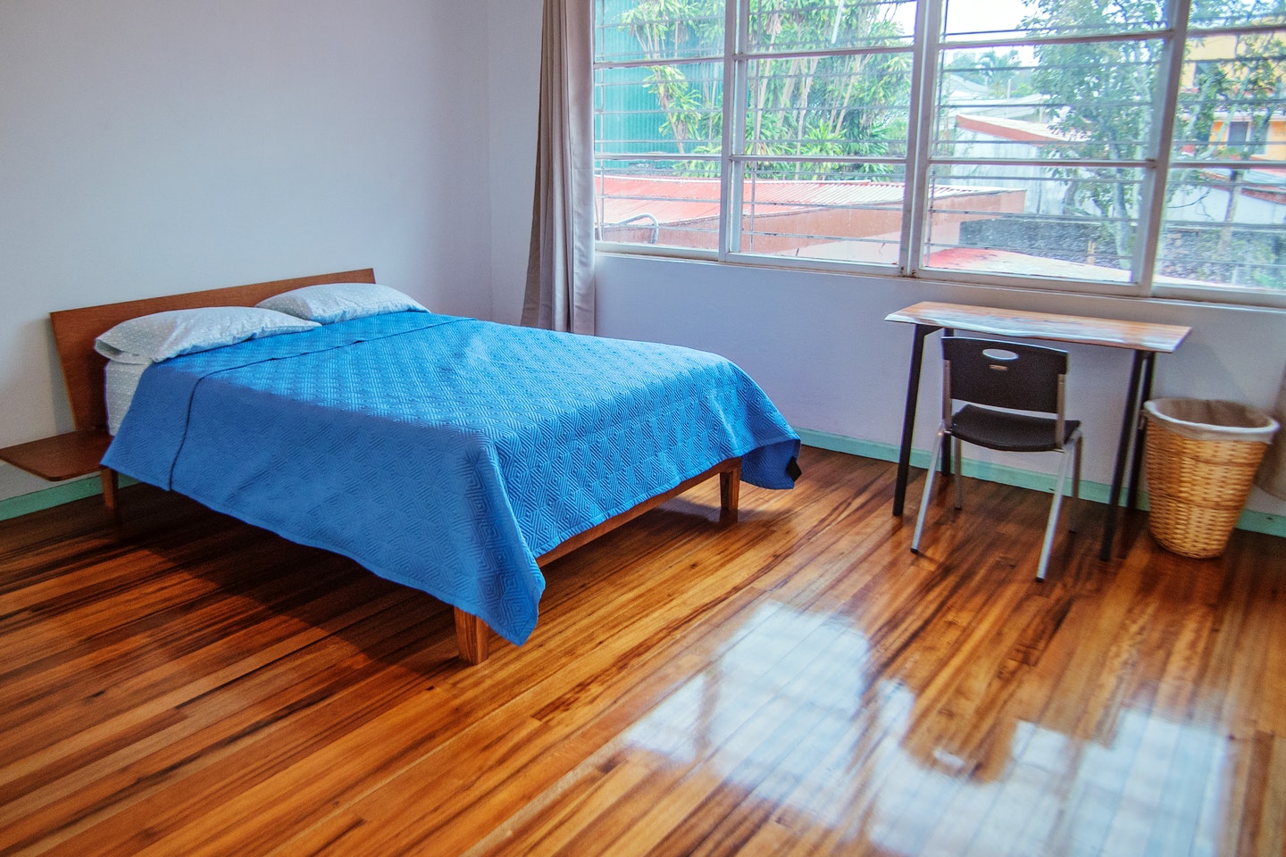Premium Ensuite - Colorful Styled House w/ Terrace + Garden - Gallery - 6
